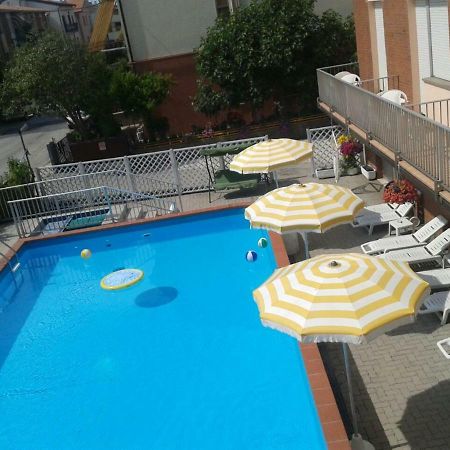 Hotel Otello Punta Marina Buitenkant foto