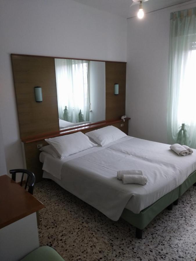 Hotel Otello Punta Marina Buitenkant foto