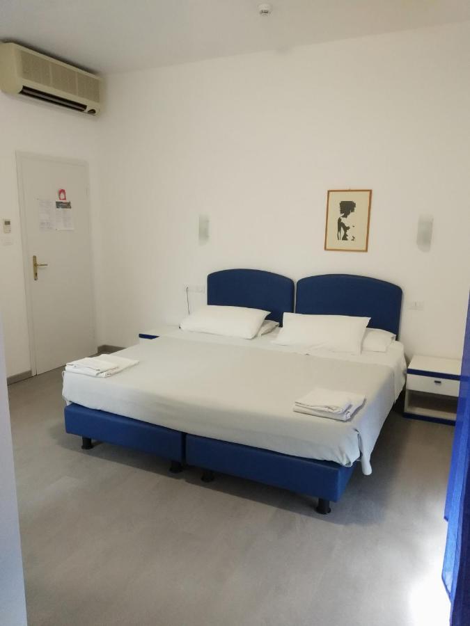 Hotel Otello Punta Marina Buitenkant foto