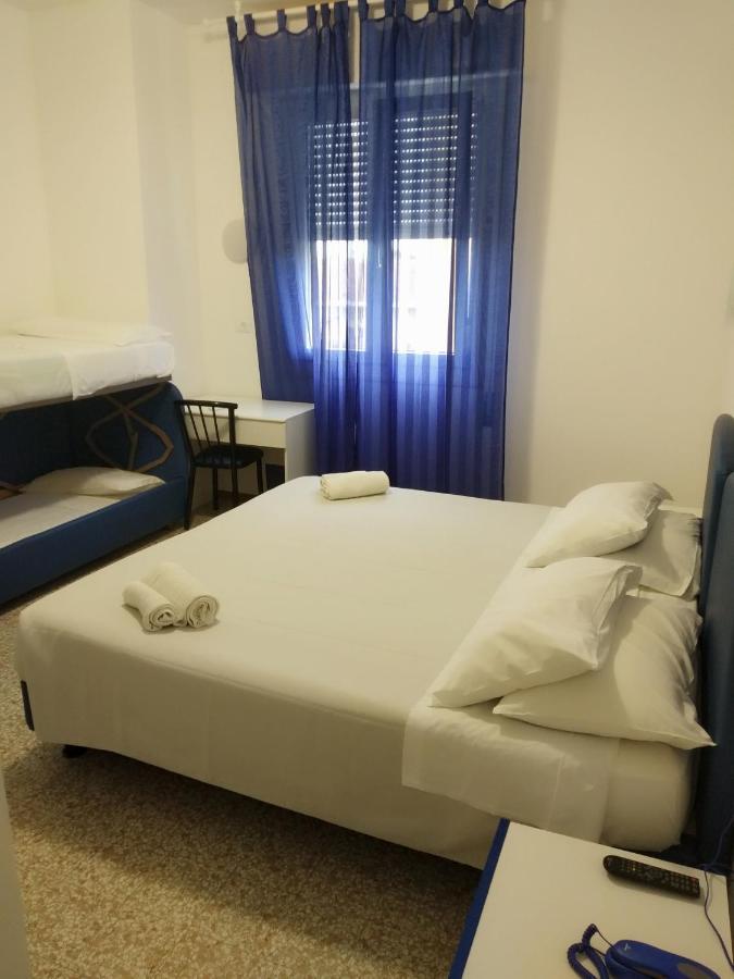 Hotel Otello Punta Marina Buitenkant foto