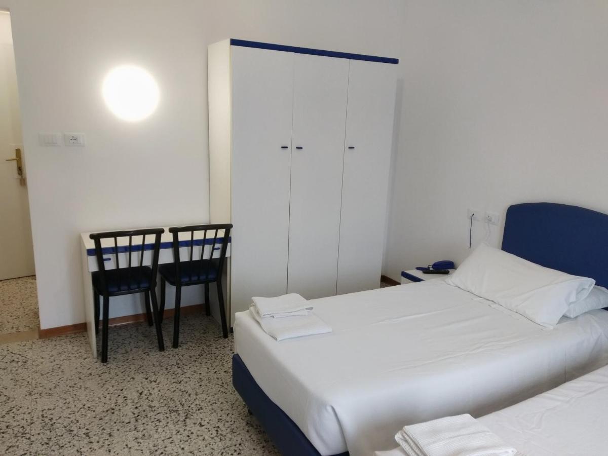 Hotel Otello Punta Marina Buitenkant foto