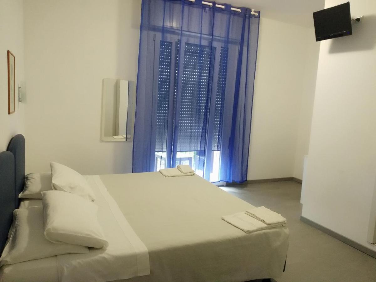 Hotel Otello Punta Marina Buitenkant foto