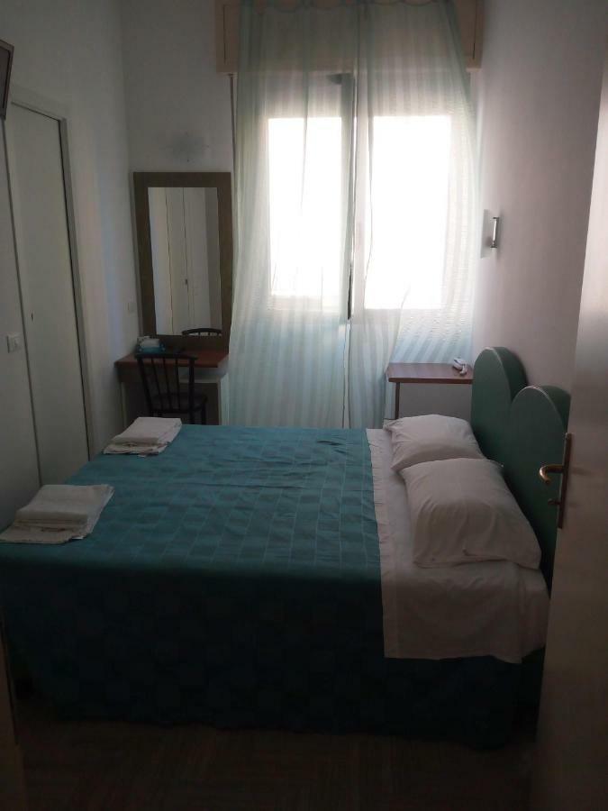 Hotel Otello Punta Marina Buitenkant foto