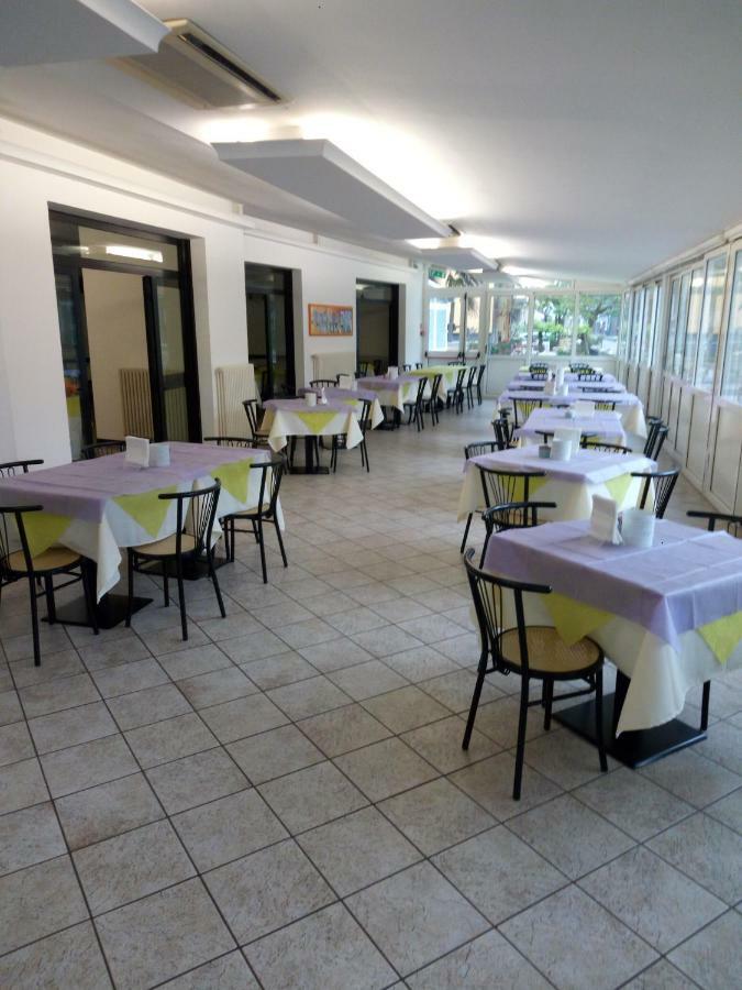 Hotel Otello Punta Marina Buitenkant foto