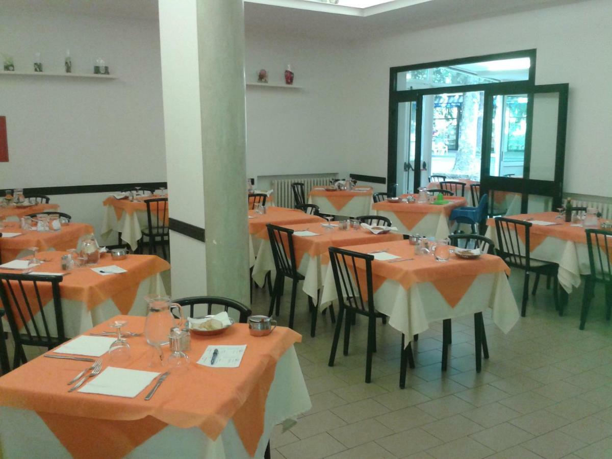 Hotel Otello Punta Marina Buitenkant foto