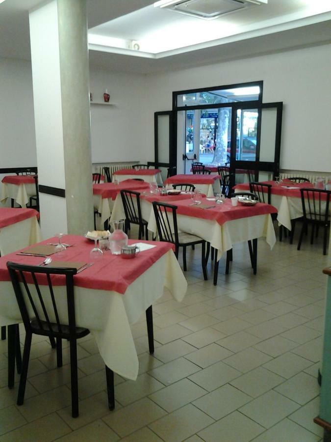 Hotel Otello Punta Marina Buitenkant foto