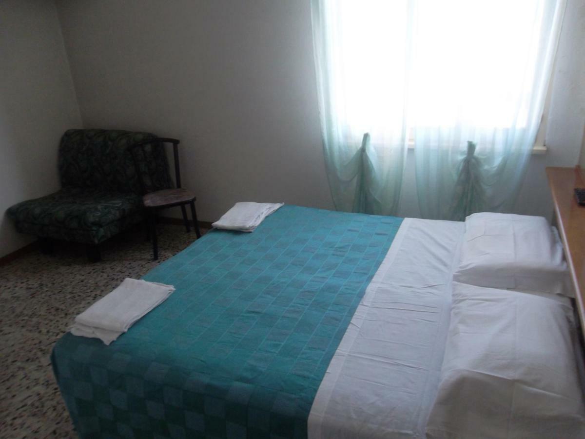 Hotel Otello Punta Marina Buitenkant foto