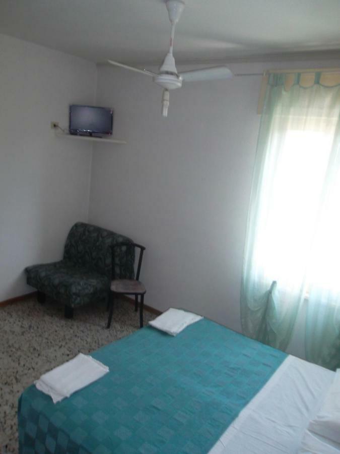 Hotel Otello Punta Marina Buitenkant foto