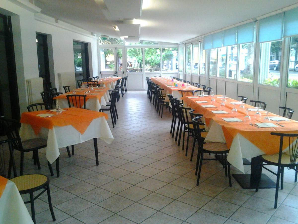 Hotel Otello Punta Marina Buitenkant foto