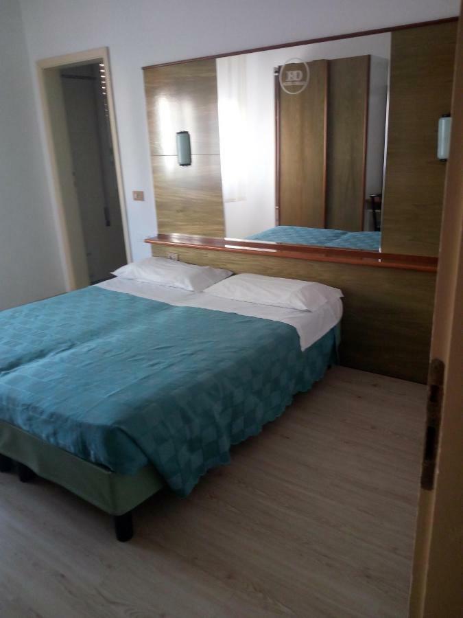 Hotel Otello Punta Marina Buitenkant foto