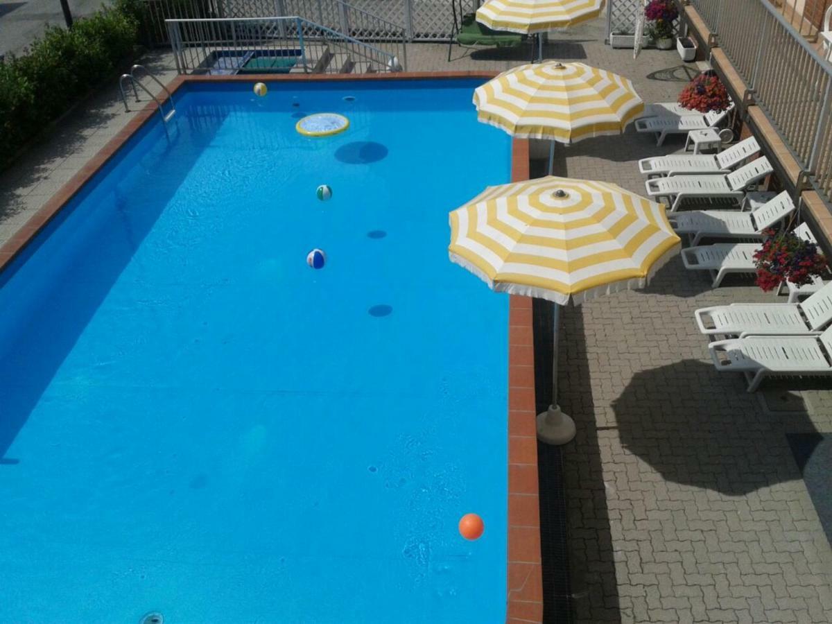 Hotel Otello Punta Marina Buitenkant foto